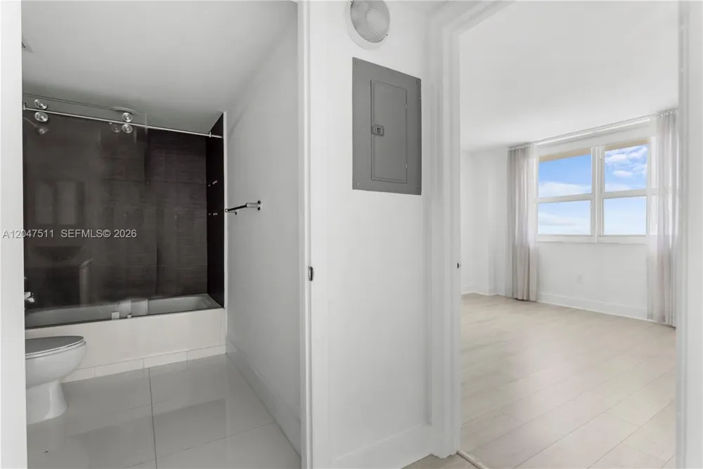 1155 Brickell Bay Dr #3105 Miami, FL 33131