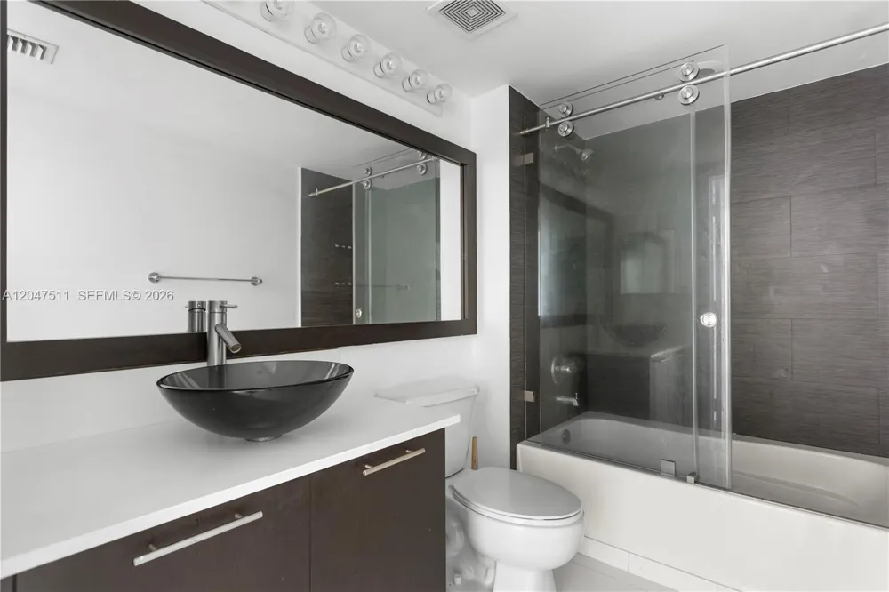 1155 Brickell Bay Dr #3105 Miami, FL 33131