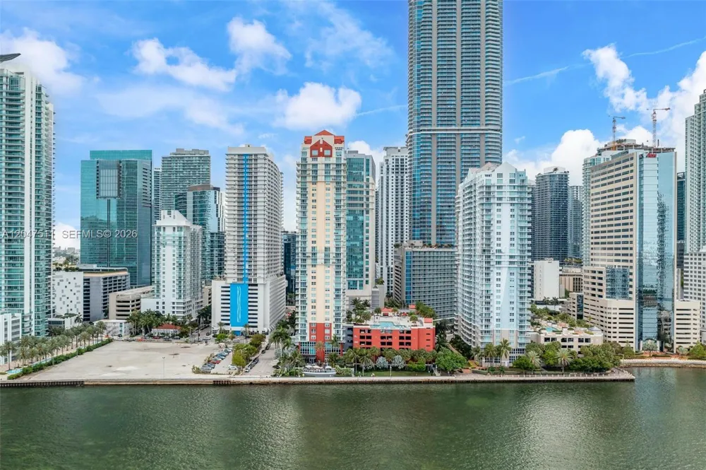 1155 Brickell Bay Dr #3105 Miami, FL 33131