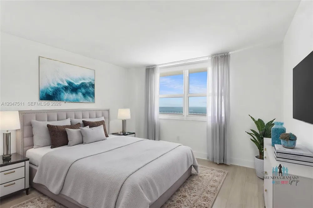 1155 Brickell Bay Dr #3105 Miami, FL 33131