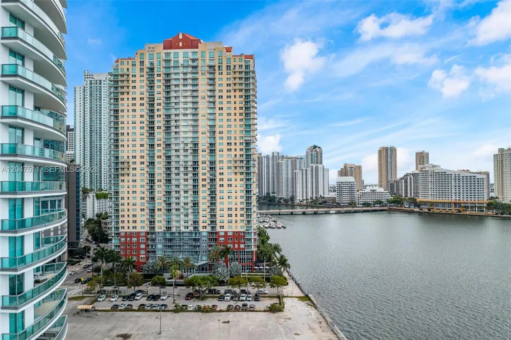 1155 Brickell Bay Dr #3105 Miami, FL 33131