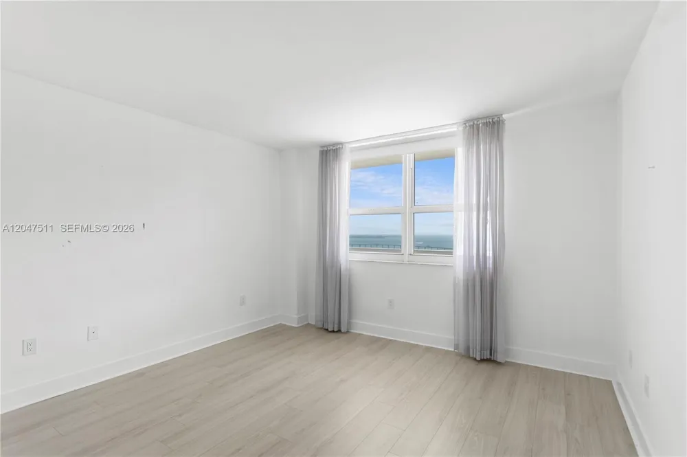 1155 Brickell Bay Dr #3105 Miami, FL 33131