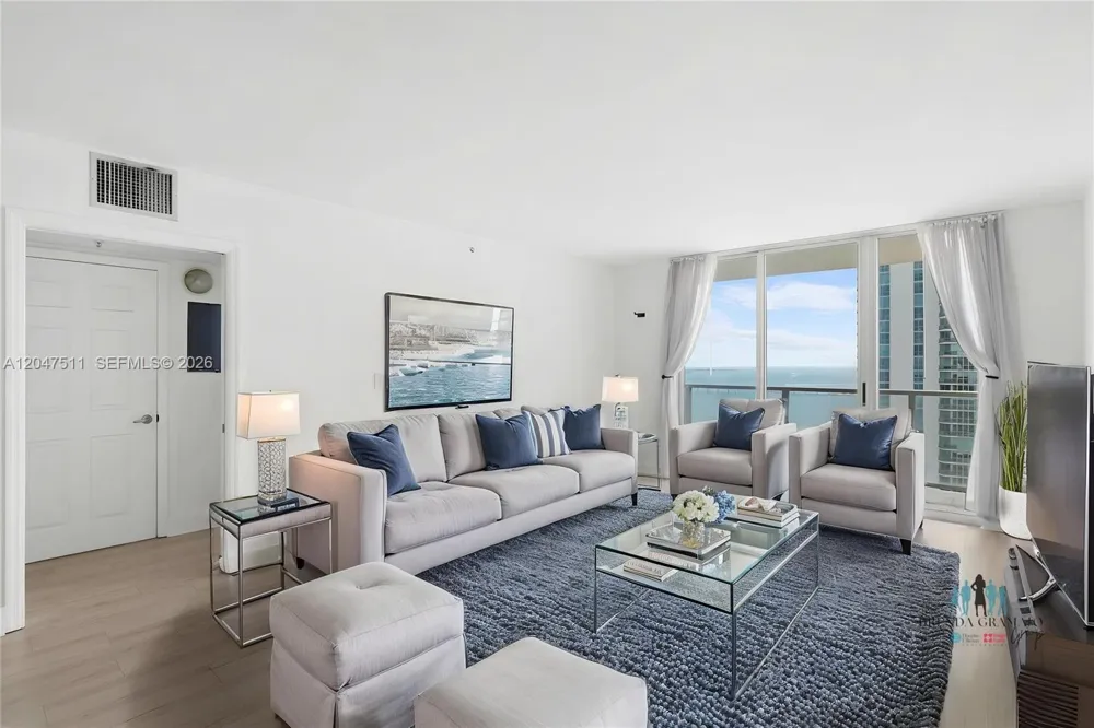 1155 Brickell Bay Dr #3105 Miami, FL 33131