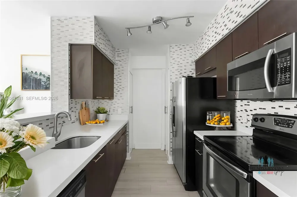 1155 Brickell Bay Dr #3105 Miami, FL 33131