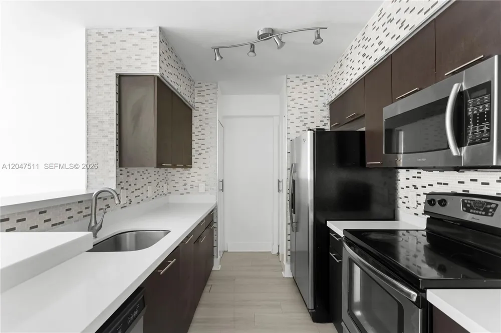 1155 Brickell Bay Dr #3105 Miami, FL 33131
