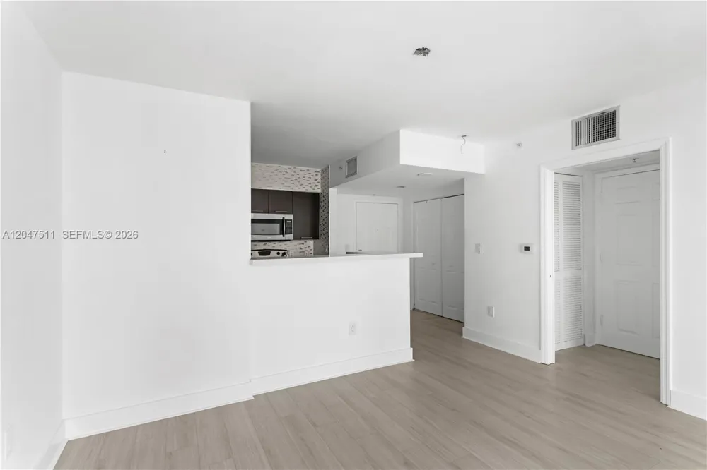 1155 Brickell Bay Dr #3105 Miami, FL 33131