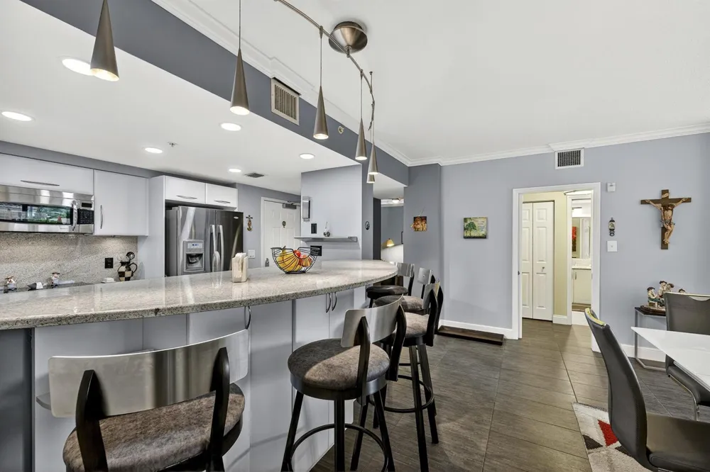 511 Lucerne Avenue #312 