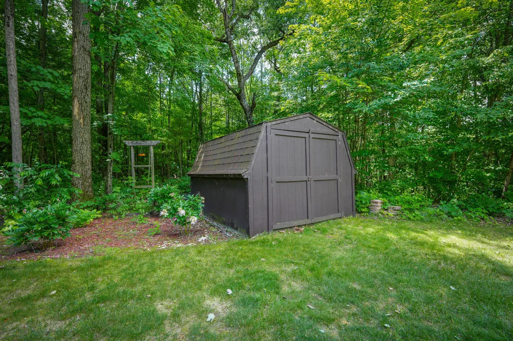 9339 Maple Hill Road Reynolds Township, MI 49329