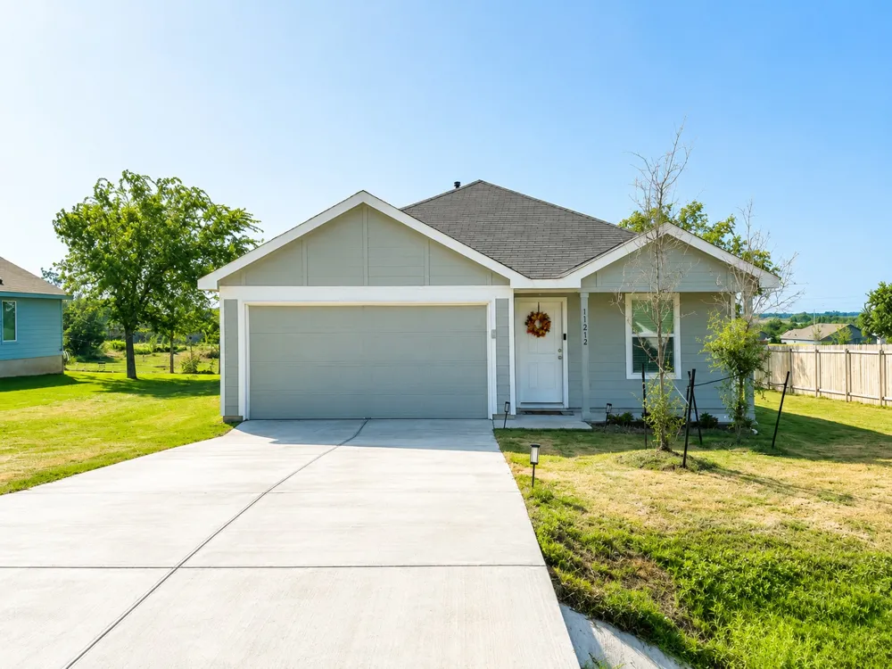 11212 Superior Bay Lane Mustang Ridge, TX 78610