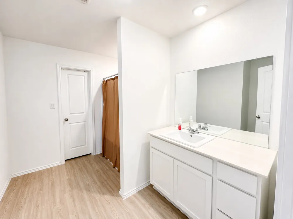 11212 Superior Bay Lane Mustang Ridge, TX 78610