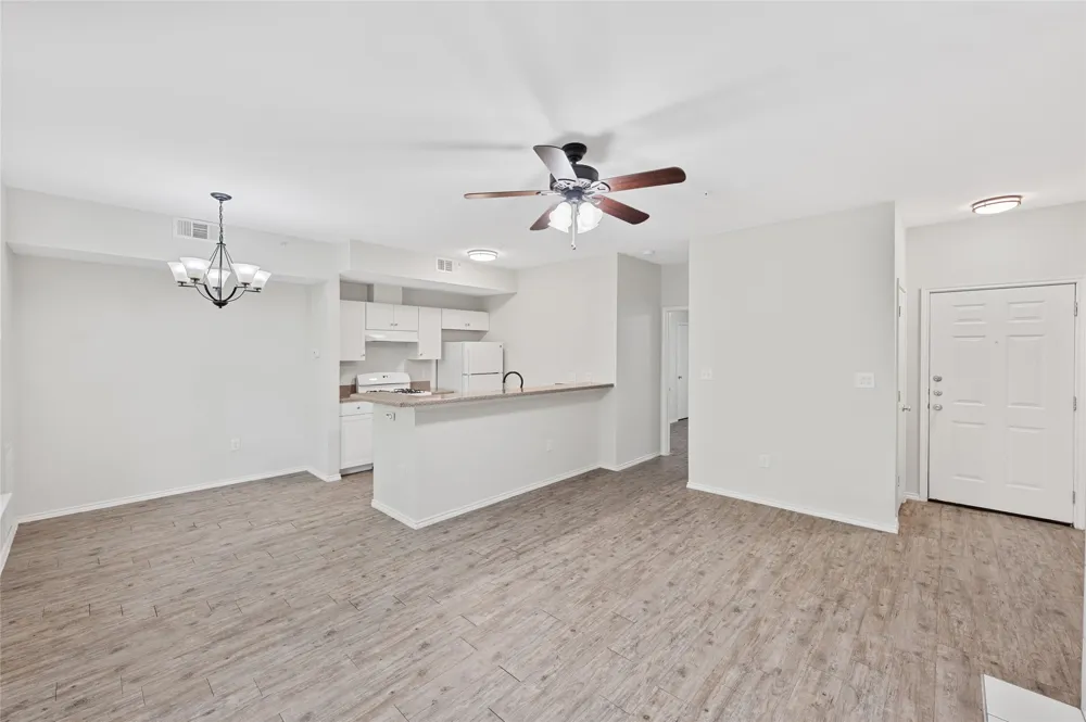 3839 Dry Creek Drive #109 Austin, TX 78731
