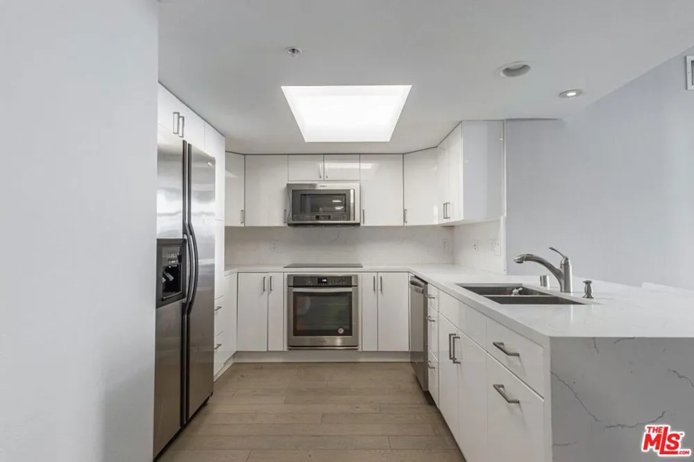 13700 Marina Pointe Drive #1431 Marina del Rey, CA 90292