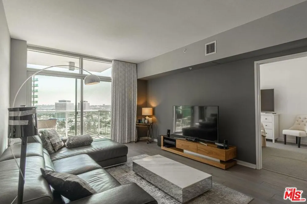 13700 Marina Pointe Drive #1431 Marina del Rey, CA 90292
