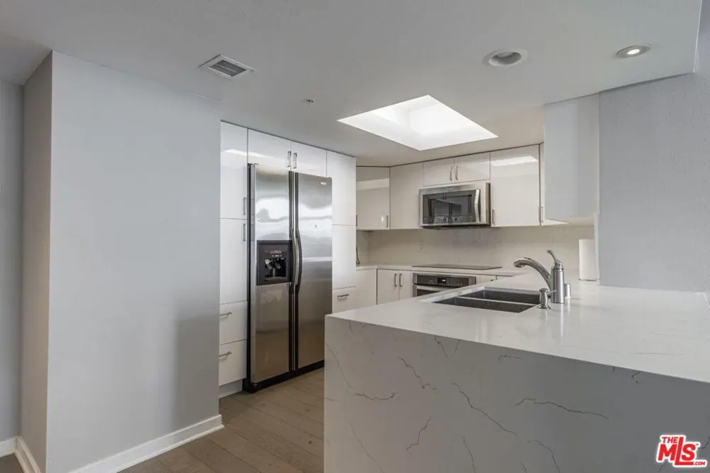 13700 Marina Pointe Drive #1431 Marina del Rey, CA 90292