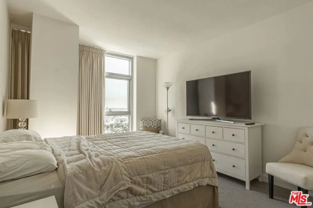 13700 Marina Pointe Drive #1431 Marina del Rey, CA 90292