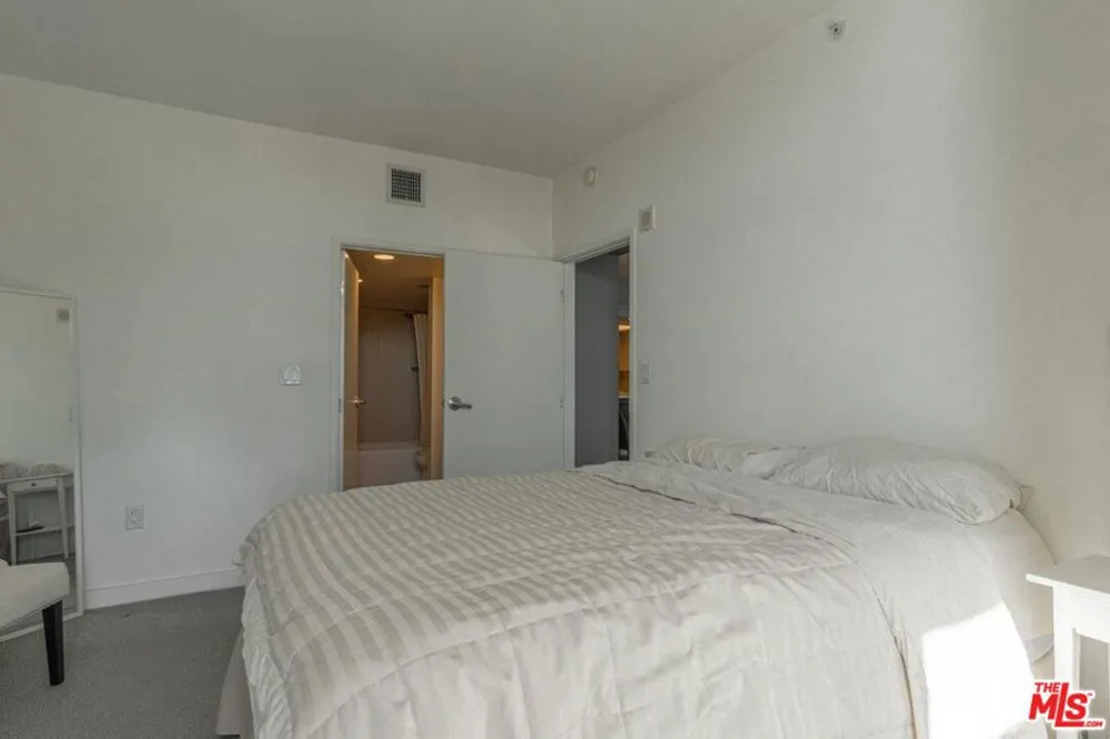 13700 Marina Pointe Drive #1431 Marina del Rey, CA 90292