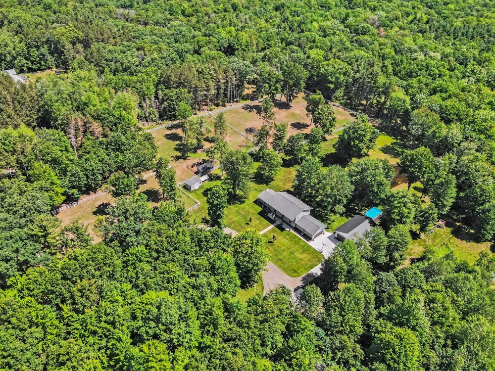 2932 S Maple Island Road Ravenna, MI 49451