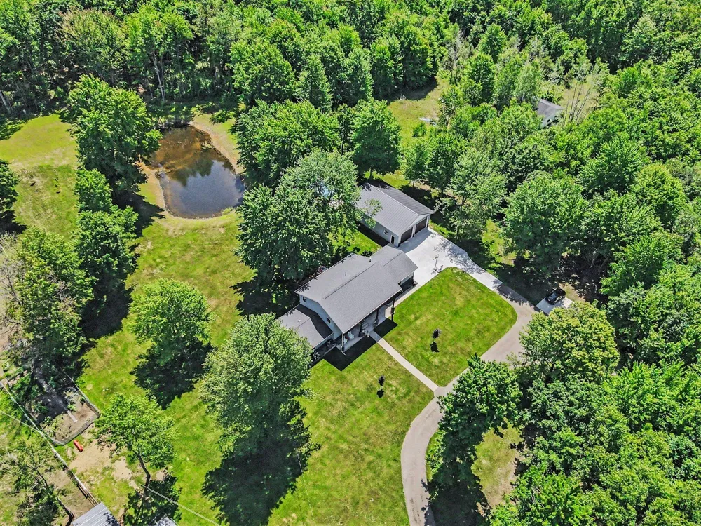 2932 S Maple Island Road Ravenna, MI 49451