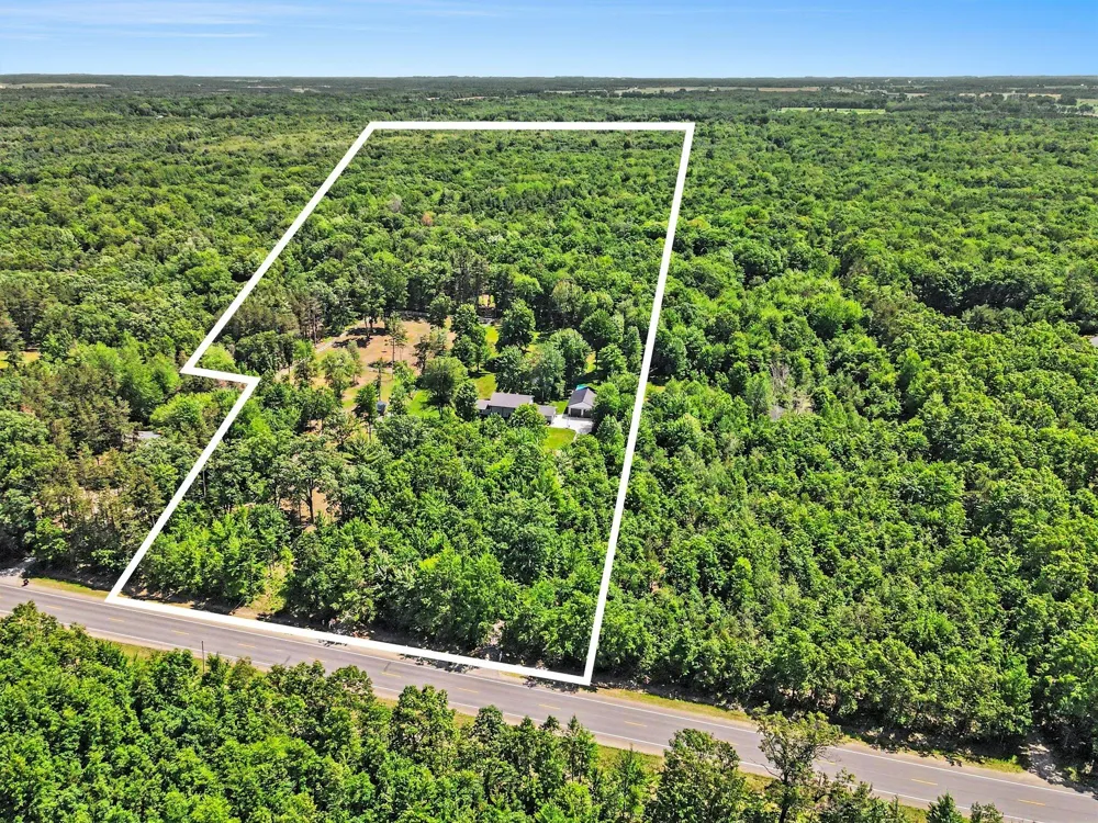2932 S Maple Island Road Ravenna, MI 49451