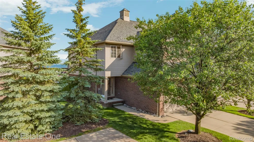 47630 Lorie Lane Chesterfield Township, MI 48047