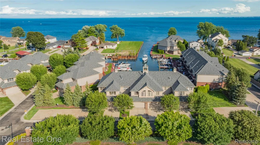 47630 Lorie Lane Chesterfield Township, MI 48047