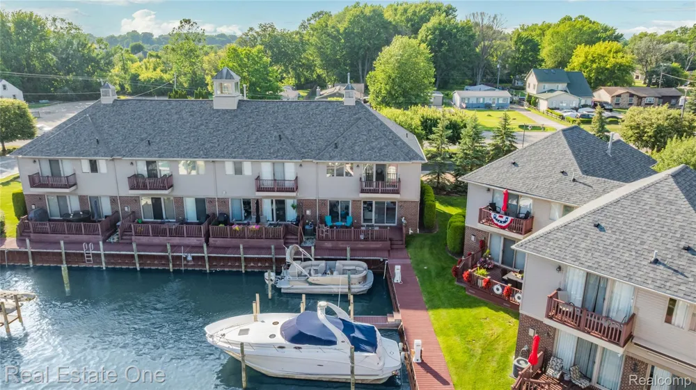 47630 Lorie Lane Chesterfield Township, MI 48047