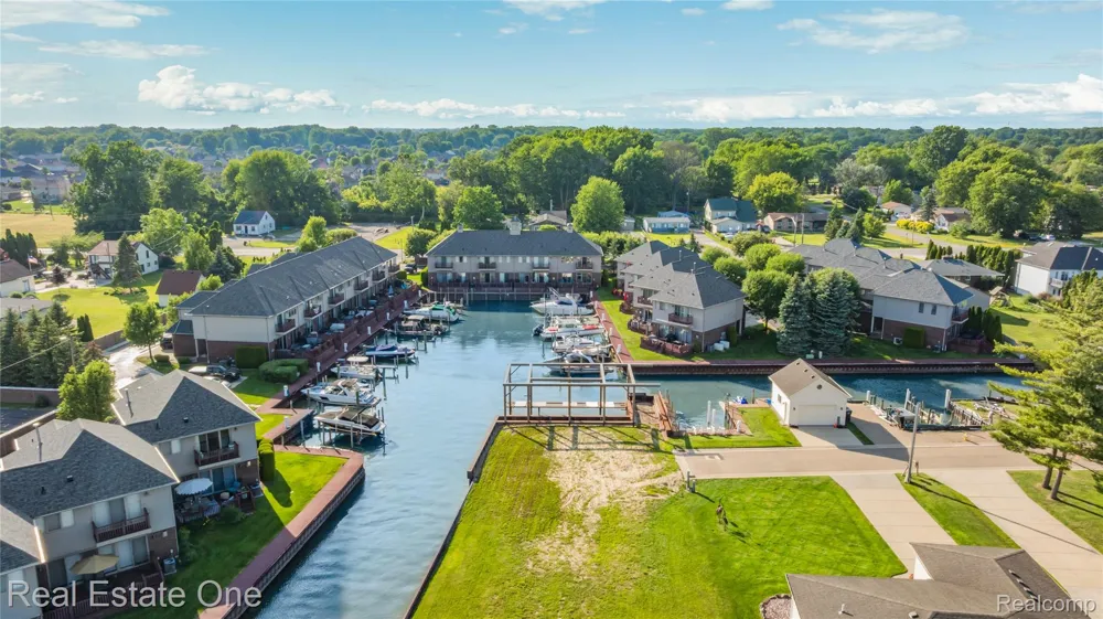 47630 Lorie Lane Chesterfield Township, MI 48047
