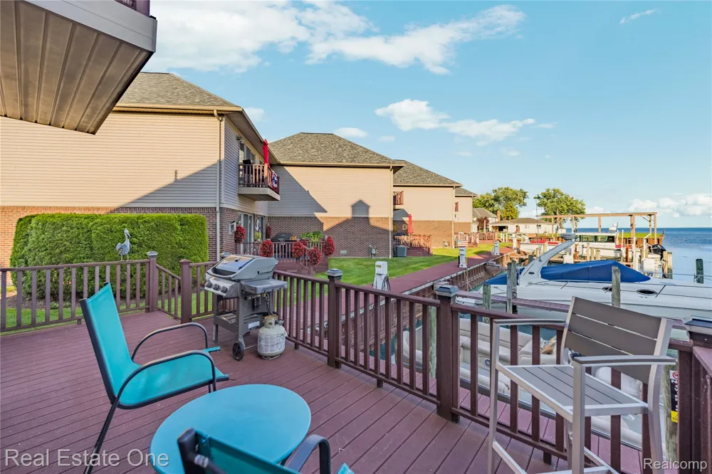 47630 Lorie Lane Chesterfield Township, MI 48047