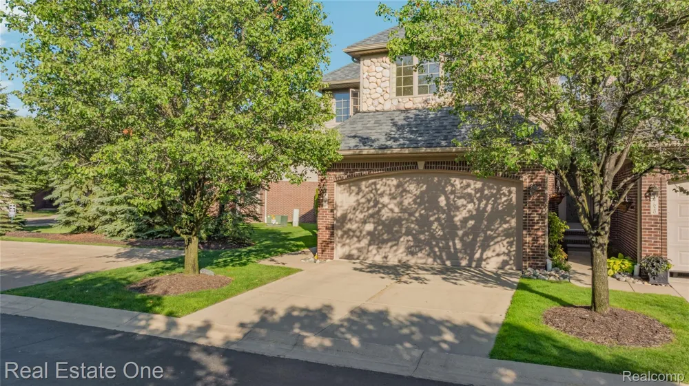 47630 Lorie Lane Chesterfield Township, MI 48047