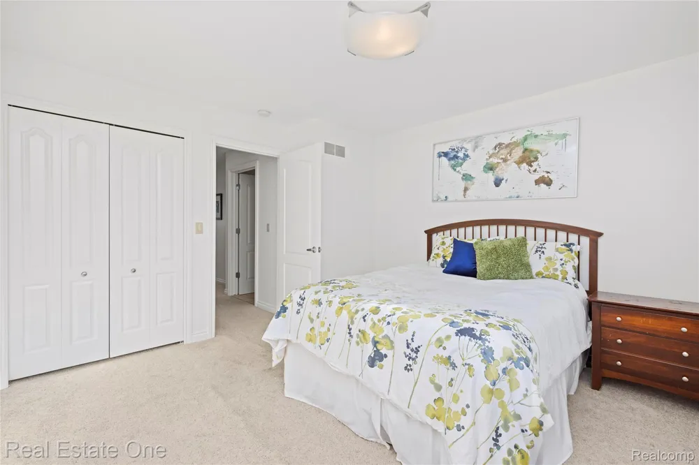 47630 Lorie Lane Chesterfield Township, MI 48047