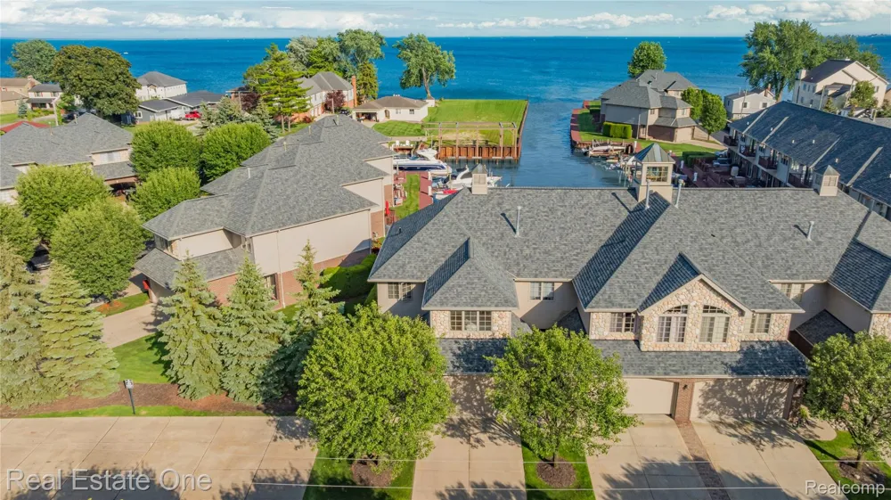47630 Lorie Lane Chesterfield Township, MI 48047