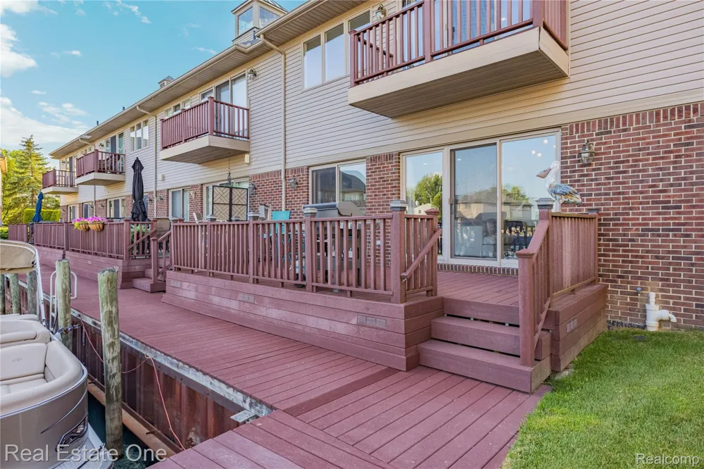 47630 Lorie Lane Chesterfield Township, MI 48047