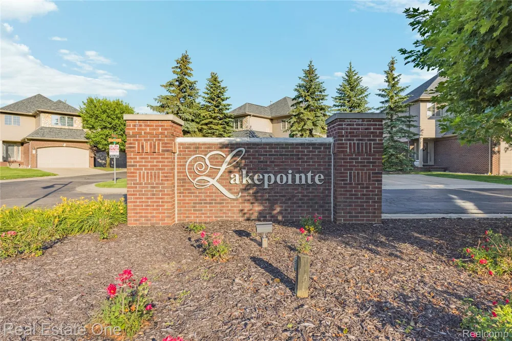47630 Lorie Lane Chesterfield Township, MI 48047