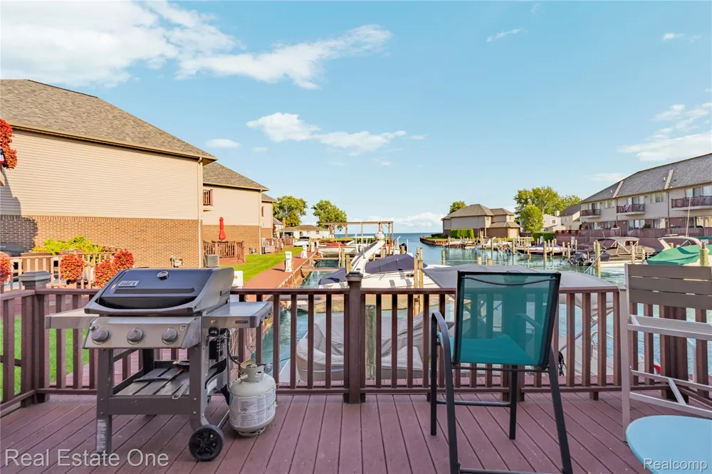47630 Lorie Lane Chesterfield Township, MI 48047