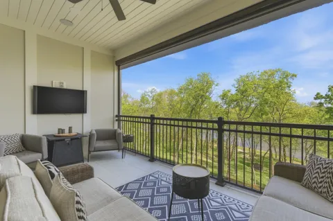 1024 Club View Drive #B301