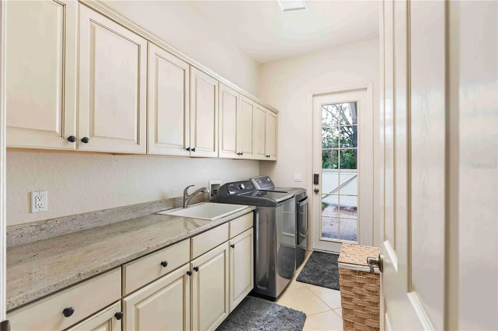 10006 DISCOVERY TERRACE Bradenton, FL 34212