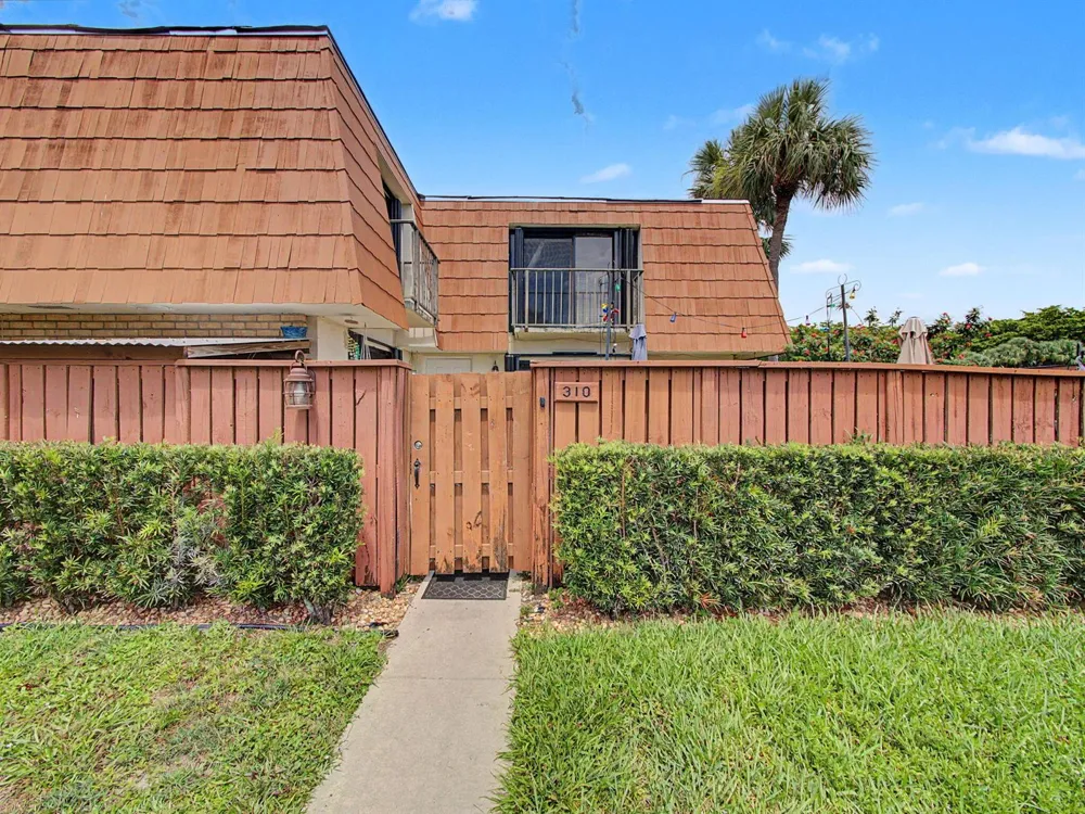 310 Buttonwood Lane #B Boynton Beach, FL 33436