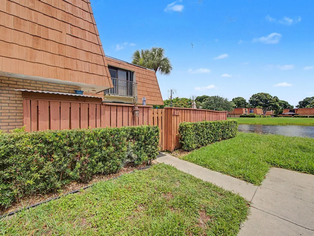 310 Buttonwood Lane #B Boynton Beach, FL 33436