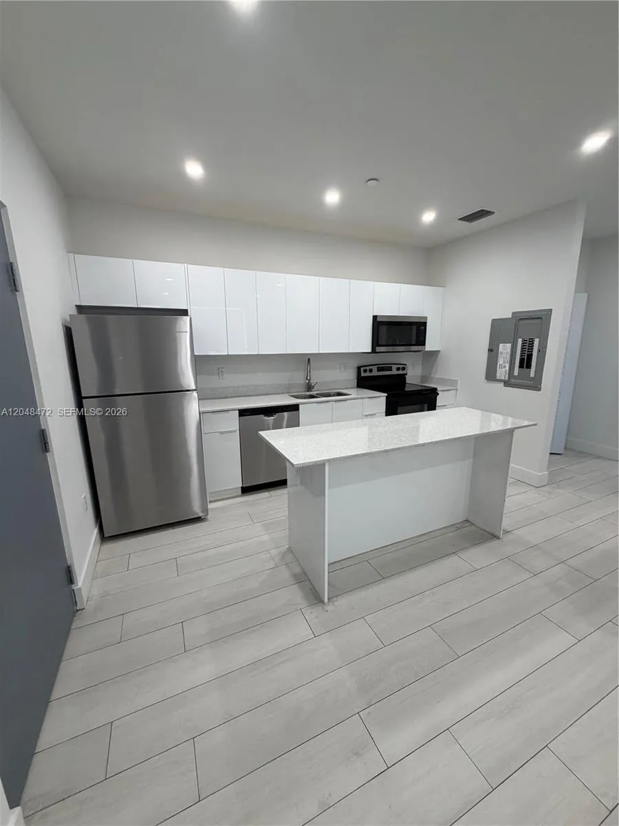 879 E 24th St #203 Hialeah, FL 33013