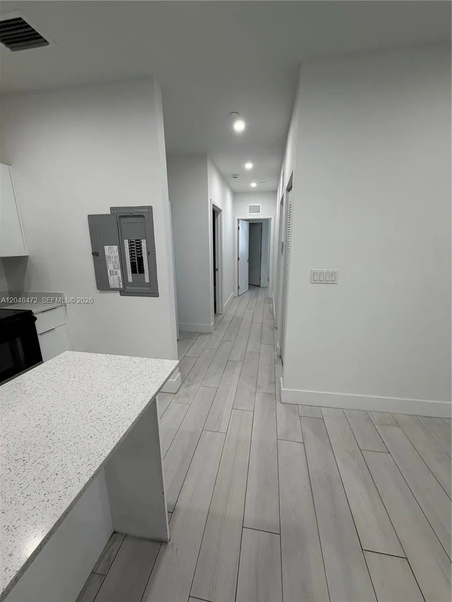 879 E 24th St #203 Hialeah, FL 33013