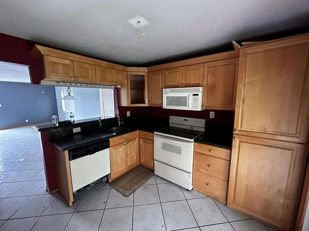 3777 NW 78th Avenue #6a Davie, FL 33024