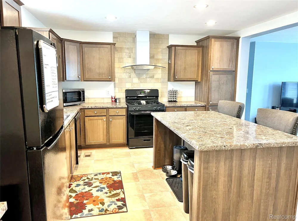 17096 Detroiter Ave Springfield Charter Township, MI 48350