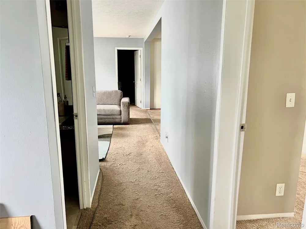 17096 Detroiter Ave Springfield Charter Township, MI 48350