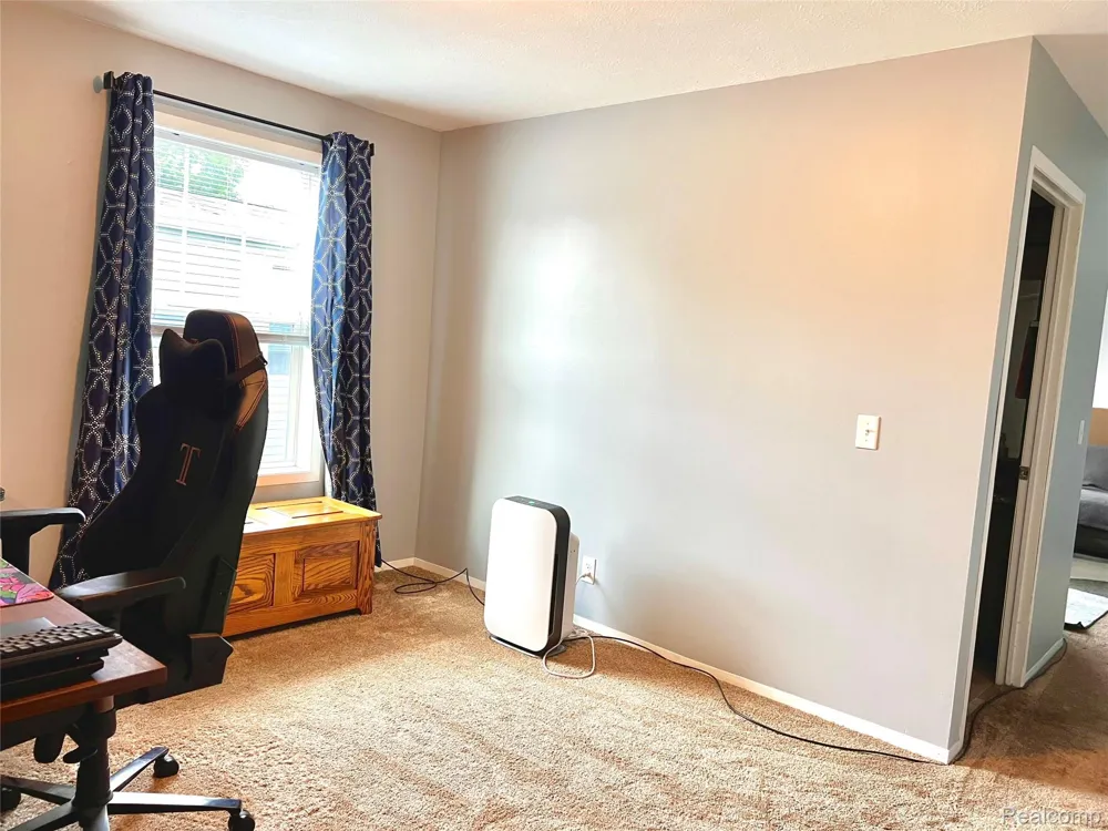17096 Detroiter Ave Springfield Charter Township, MI 48350