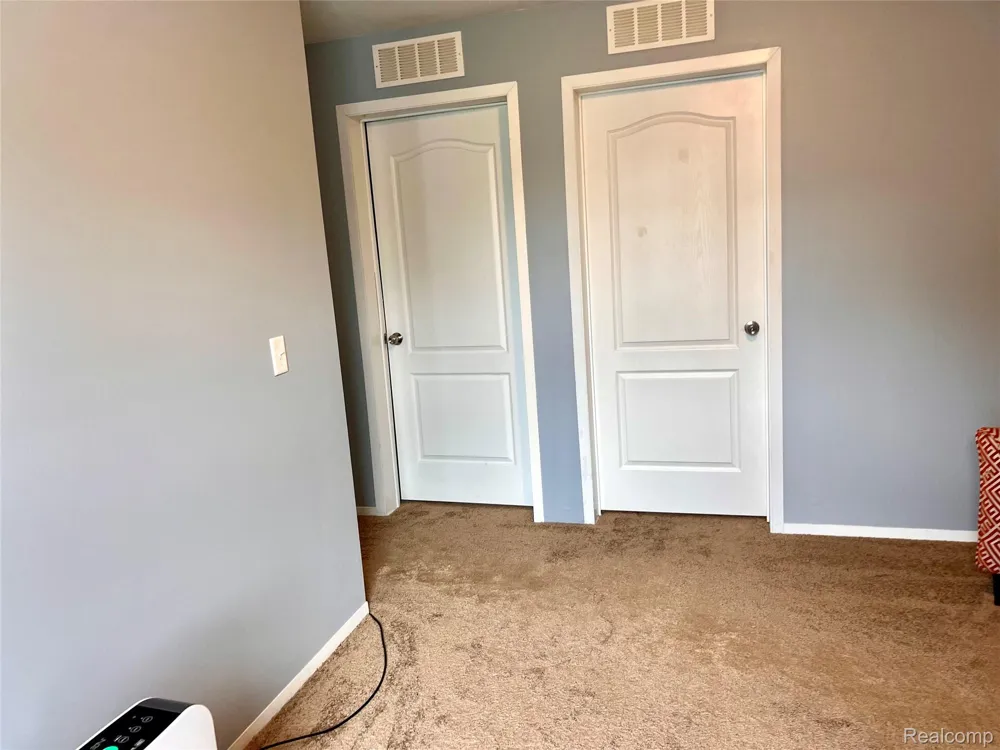 17096 Detroiter Ave Springfield Charter Township, MI 48350
