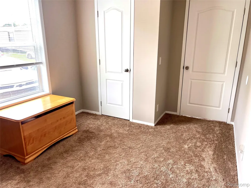 17096 Detroiter Ave Springfield Charter Township, MI 48350