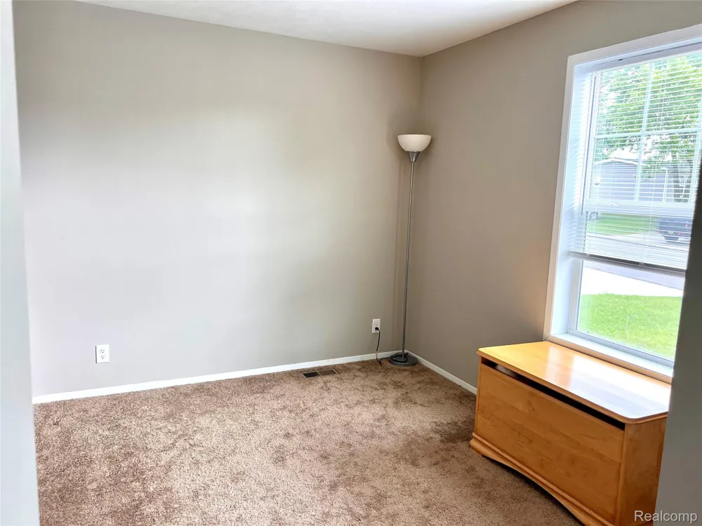 17096 Detroiter Ave Springfield Charter Township, MI 48350