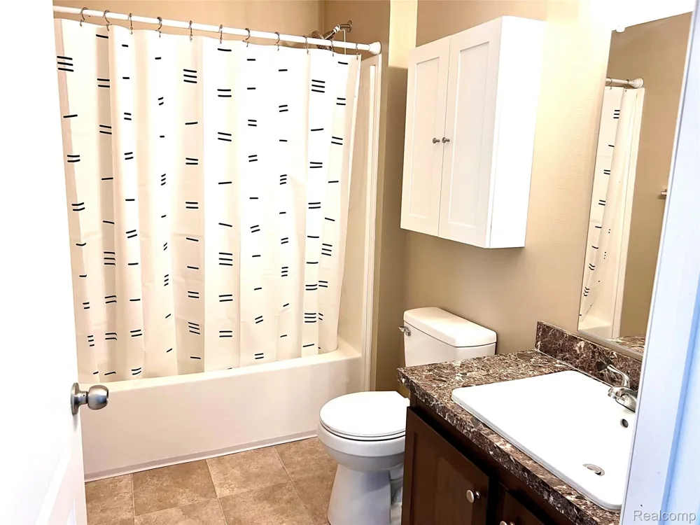 17096 Detroiter Ave Springfield Charter Township, MI 48350