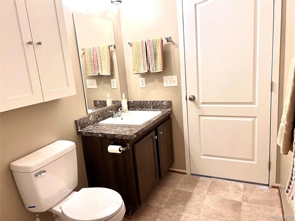 17096 Detroiter Ave Springfield Charter Township, MI 48350