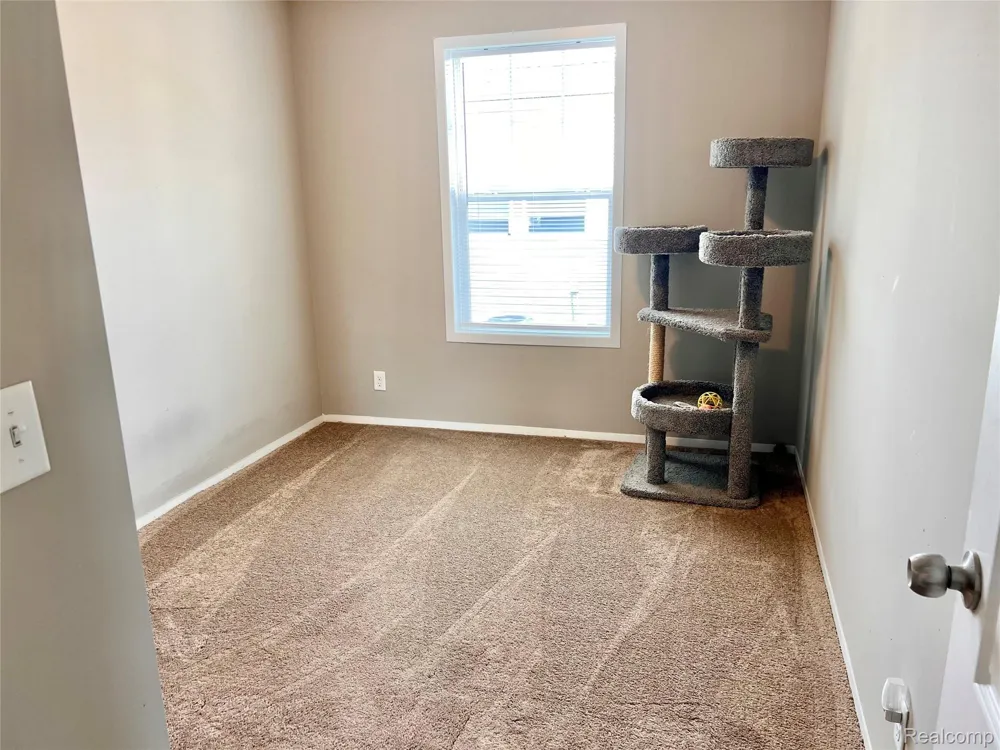 17096 Detroiter Ave Springfield Charter Township, MI 48350
